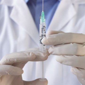 Кабмин отстранил руководство Гослекслужбы за подрыв доверия к вакцинам