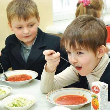 Война ватрушкам и сосискам в тесте: как приучить ребенка к здоровой еде