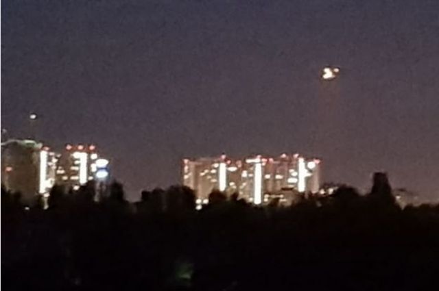 Самолет или НЛО: жители Одессы заметили в небе странные светящиеся шары