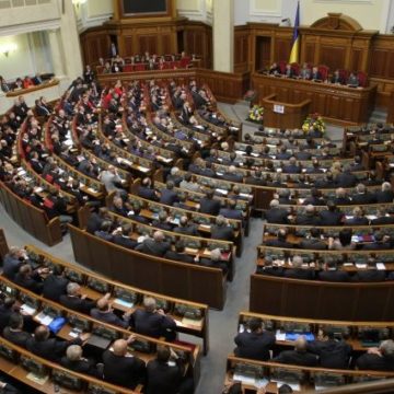 Рада поддержала проект президента об изменении Конституции Украины