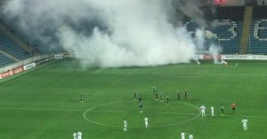 В Одессе на стадионе во время матча «Черноморец» – «Ворскла» прогремел взрыв – кадры