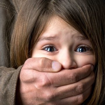 Под Львовом пьяный отец изнасиловал свою пятилетнюю дочь