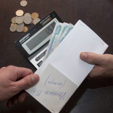 Кабмин разрешит украинцам не ходить на работу в случае задержки зарплаты