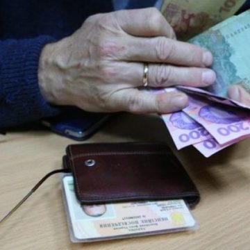 Украинские пенсионеры смогут получать пенсии за умершего супруга: детали