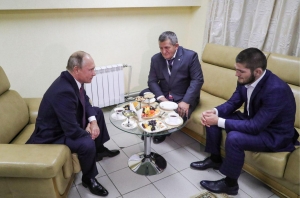 ​»Мало не покажется», — Путин похвалил Нурмагомедова за дикую выходку на ринге
