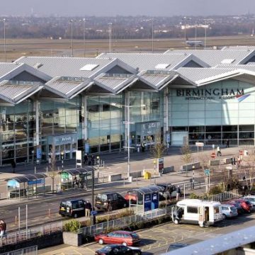 В Британии аэропорт Бирмингема остановил работу