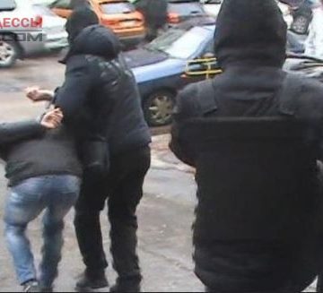 В Одессе задержали мужчин, ограбивших женщину