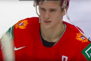 ​Бросил шлем и обматерил трибуны: капитан сборной РФ по хоккею после проигрыша американцам устроил сцену