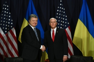 Вице-президент США Пенс Порошенко: «Позвольте выразить простой месседж и вам, и украинскому народу: «Мы с вами»»