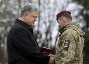 Порошенко Героям из 95-й бригады: «Я горжусь вами, ваша сила помогла освободить две трети украинского Донбасса»