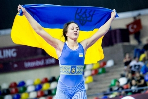 Украинка Прокопевнюк «разгромила» в полуфинале россиянку и взяла золото молодежного ЧЕ по борьбе — кадры