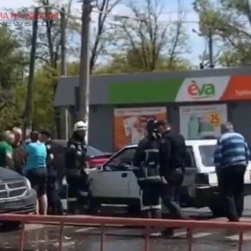 В Одессе на проезжую часть вылилось топливо, понадобилась помощь спасателей