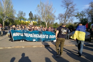 ​Нацдружины Одессы разогнали сепаратистов, при виде «Марша Украинского порядка» у коллаборантов начинает дрожать голос — кадры