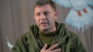 Напуганные боевики тащили тело Захарченко за ногу: новое видео из Донецка