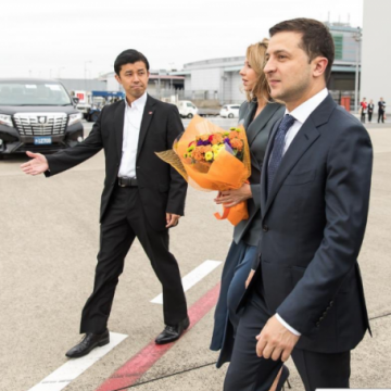 Зеленский прибыл в Японию с официальным визитом в компании супруги Елены — кадры