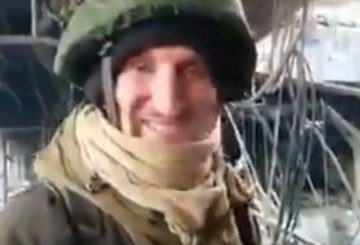 Россияне смеются на руинах аэропорта Донецка рядом с местом гибели бойцов ВСУ – видео без слов