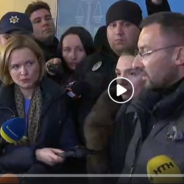 Соболев с женой после покушения сделали в суде громкое заявление о заказчике убийства: видео