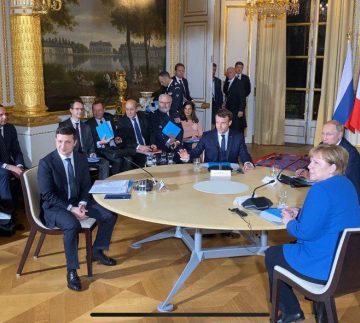 Зеленский не пожал руку Путину в Париже: видео первой встречи президента Украины и России