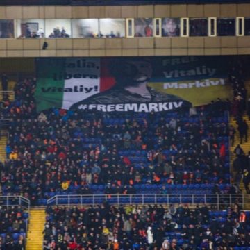 Кадры акции ультрас Украины на матче «Шахтер» — «Аталанта»: «Италия, освободи Маркива!»