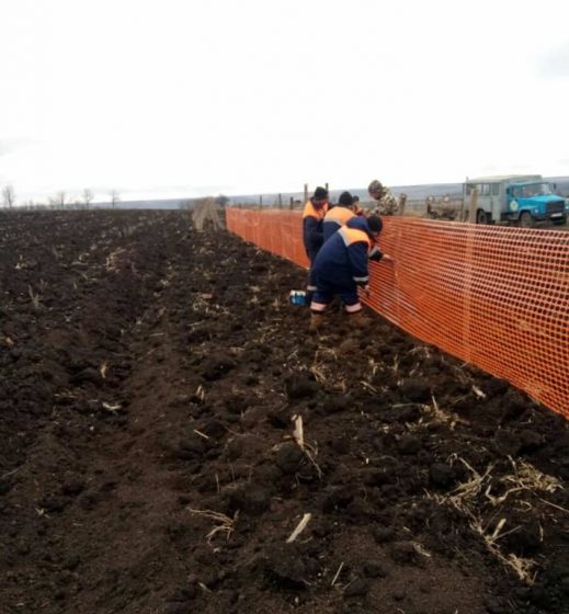 Вдоль трасс в Одесской области устанавливают защиту от снежных заносов