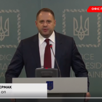 Ермак дал первый брифинг для СМИ с важным заявлением о Донбассе: видео прямого эфира
