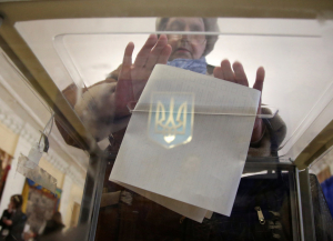«Евросолидарность» обогнала «ОПЗЖ»: появился новый рейтинг партий в Украине