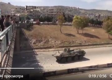 Российских военных в Сирии забросали камнями: булыжники на военных РФ сбросили с моста, видео