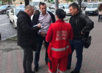 Появились кадры драки в Киеве ветерана АТО Маймана и бизнесмена Тесли: мужчин растащила охрана и прохожие