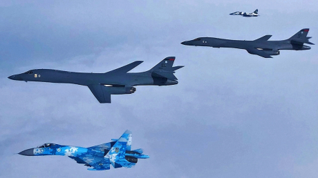 «МиГ-29» и «Су-27» ВСУ составили компанию бомбардировщиками США В-1 в дальнем рейде — видео миссии