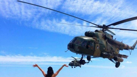 ​Как девушки авиацию ВСУ встречали в Азове — фото с учений морской пехоты впечатлили Интернет