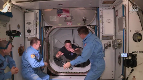 У Маска все получилось: кадры доставки американских астронавтов на МКС на Crew Dragon