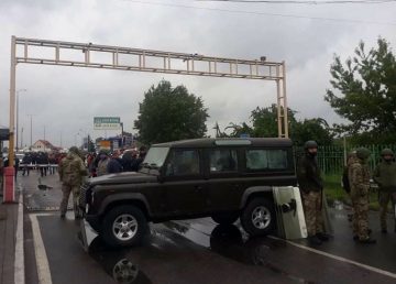 ​Массовые протесты на границе с Венгрией: КПП «Тиса» разблокировано, Минфин обратился к протестующим